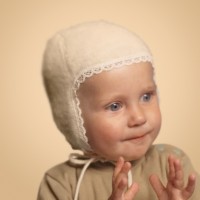 Чепчик из шерсти мериноса с каймой Lana Care Белый